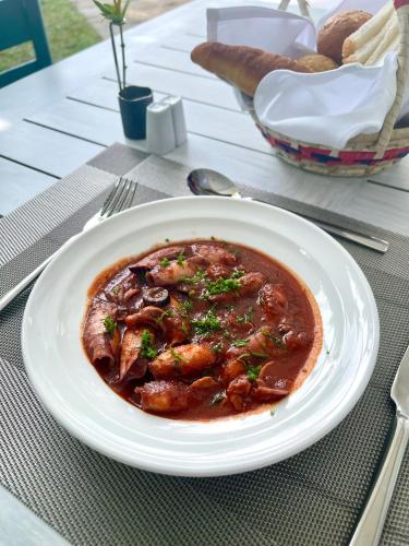 Makanan di atau berdekatan hotel