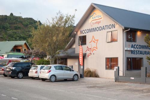 a building with cars parked in a parking lot at Kaiteri Lodge in Kaiteriteri