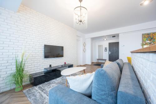 โทรทัศน์และ/หรือระบบความบันเทิงของ Brick Flats