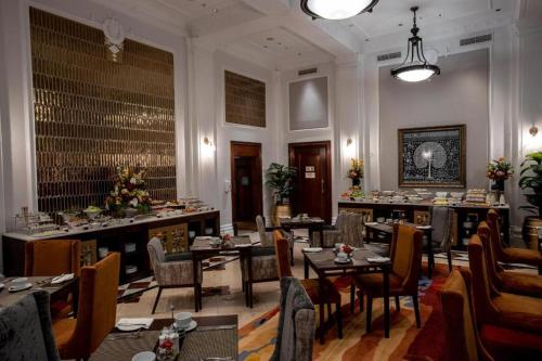 Restaurace v ubytování Taj Executive Suites, Private Residence
