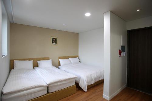 Кровать или кровати в номере K-POP Hotel Seoul Station