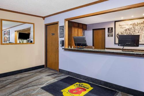 Super 8 by Wyndham Valentine NE – Photos 4