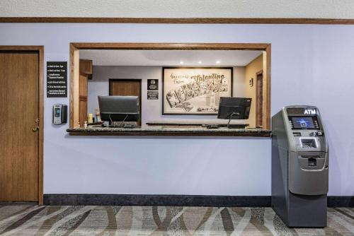 Super 8 by Wyndham Valentine NE – Photos 5
