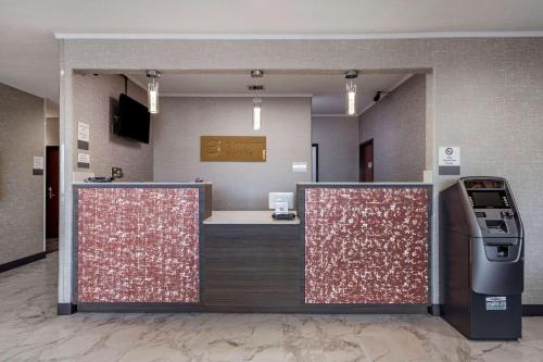 a lobby with a check in counter and a machine at Clarion Pointe Sulphur - Lake Charles in Sulphur