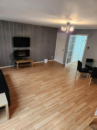 Gallery image of No 11 3 BED SERVICED APPARTMENT TOWN CENTRE in Girvan