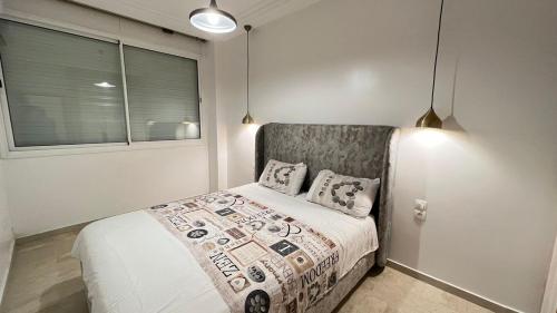 a bedroom with a bed and a window at Petit nid douillé au coeur de Casablanca in Casablanca