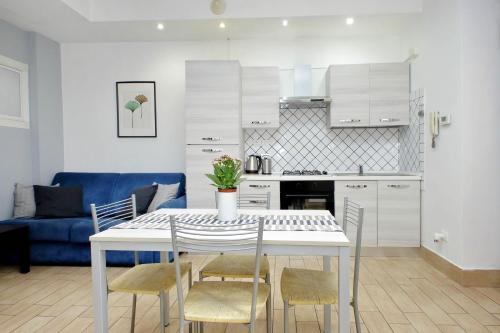 Cozy Vatican Flat with Courtyard
