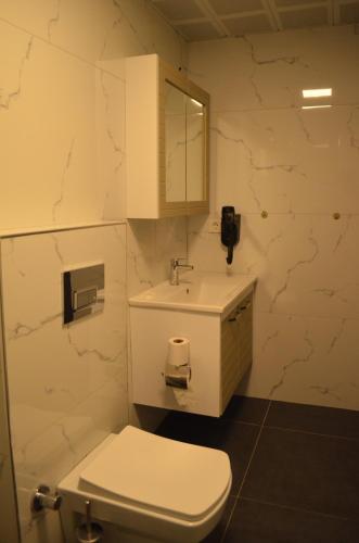 A bathroom at LİZBON HOTEL