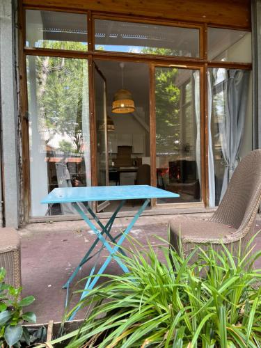 Posedenie v ubytovaní Ravissant loft avec parking souterrain gratuit sur place