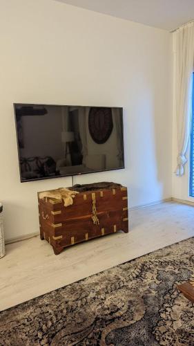 Μια τηλεόραση ή/και κέντρο ψυχαγωγίας στο Zilla Apartment Luxury