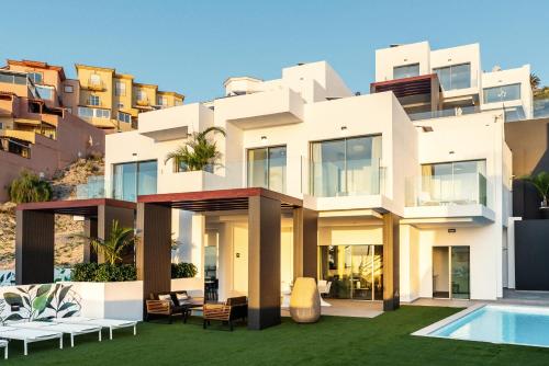 Villa Eden - Seaviews, Large Terrace & Private Heated Pool