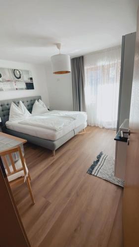 Ένα ή περισσότερα κρεβάτια σε δωμάτιο στο Haus Laubreuter