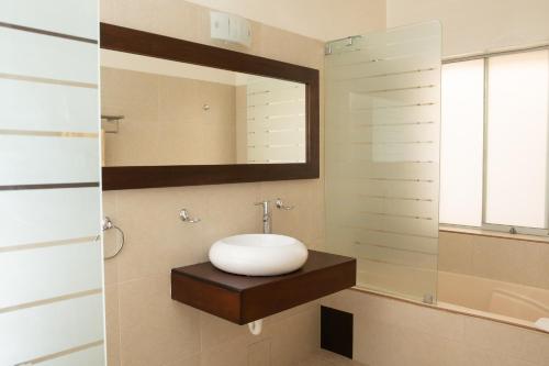 a bathroom with a sink and a mirror at Hostal Lirium in Arequipa