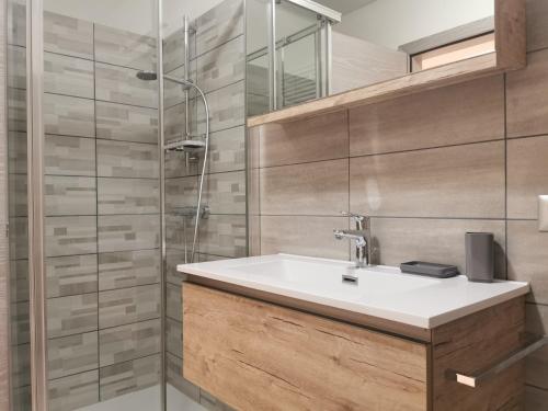 a bathroom with a sink and a shower at Appartamenti ALICE MOLVENO in Molveno