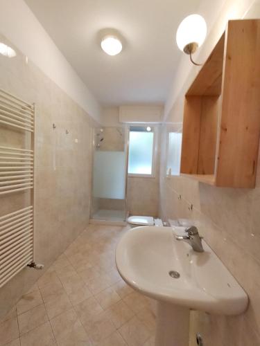 a bathroom with a sink and a shower at Case vacanza Erica Igea Marina in Bellaria-Igea Marina