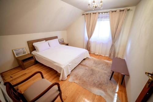 Un pat sau paturi într-o cameră la Vila centrala Băile Felix