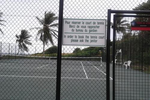 Tenis a/nebo squash v ubytování Studio La Violette nebo okolí