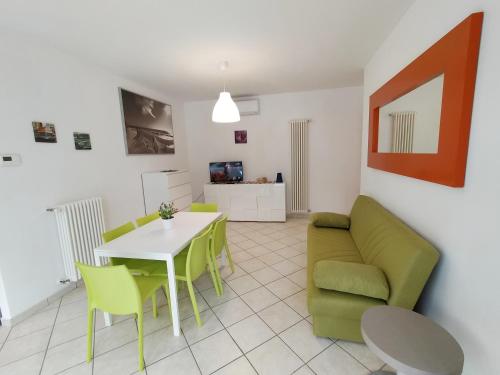 Khu vực ghế ngồi tại Case vacanza Erica Igea Marina