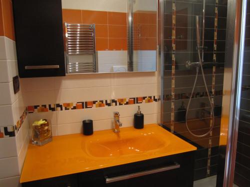 a bathroom with a sink and a shower at Casa Vacanze Pietro al Vaticano in Rome