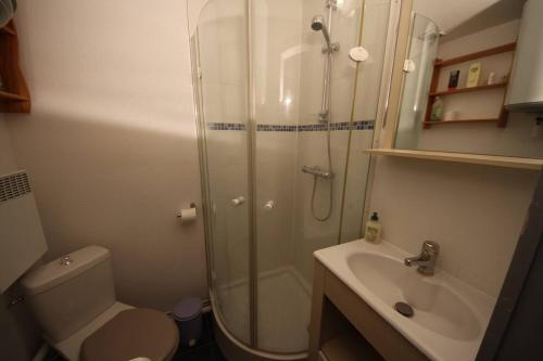 Ένα μπάνιο στο La cour des rois