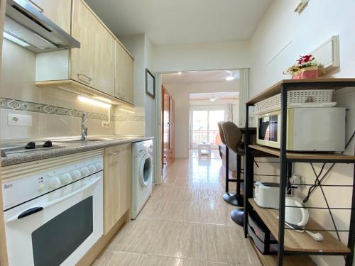 Fuengirola Holiday Apartment w/Balcony View & Pool