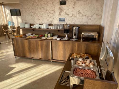 Kuchyň nebo kuchyňský kout v ubytování Palermo Hotel