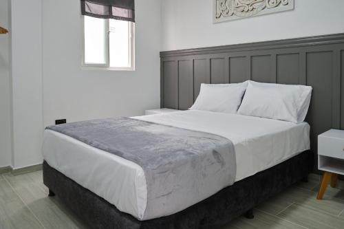 Posteľ alebo postele v izbe v ubytovaní Apto Casa Blanca