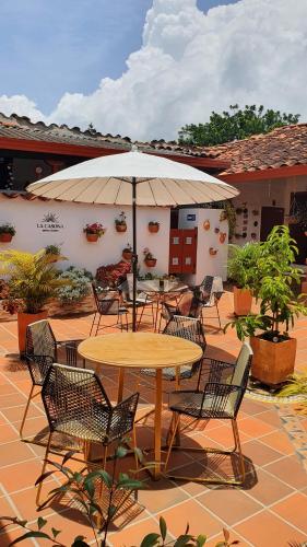a table and chairs with an umbrella on a patio at La Casona Espacio Bonito in Zapatoca