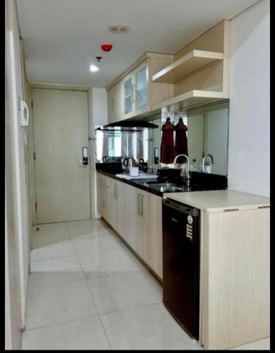 a kitchen with a sink and a counter top at Cozy apartment in Louis kienne simpanglima in Semarang