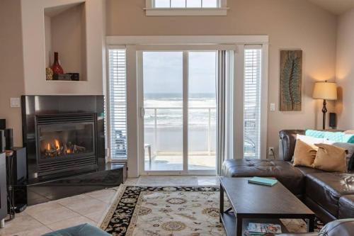 a living room with a couch and a fireplace at Rockaway beach vibes,Waterfront Oceanfront Rockaway Beach House near Downtown,WIFI, Washer Dryer in Rockaway Beach