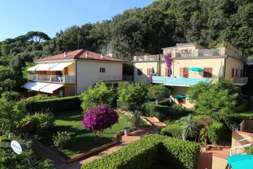 an aerial view of a house with a garden at Residence Le Acacie in Capoliveri