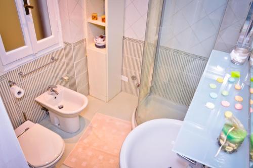 Kylpyhuone majoituspaikassa La Casetta di Zio Mario