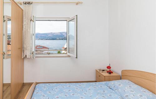 a bedroom with a bed and a window at Lovely Apartment In Okrug Gornji With Wifi in Trogir