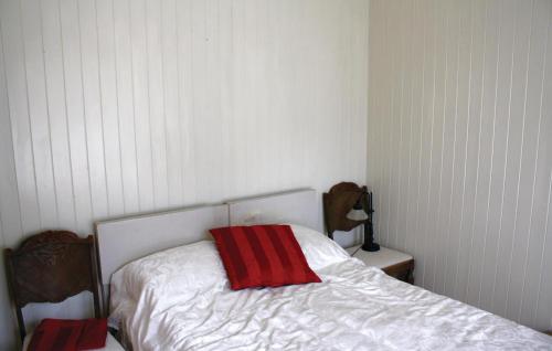 Postel nebo postele na pokoji v ubytování Awesome Home In Lyngdal With Wifi