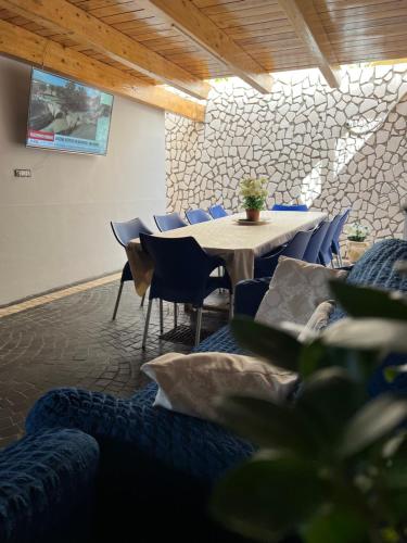 a meeting room with a table and chairs and a wall at San Marzano Rooms in San Marzano sul Sarno