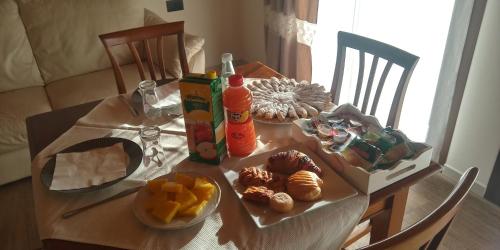 a table with food and drinks on top of it at Agriturismo Le Valli in Liedolo