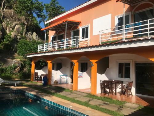 Bazén v ubytování Private Lodge Beachside Samui Lamai nebo v jeho okolí