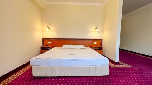 Postel nebo postele na pokoji v ubytování Olympavan Hotel