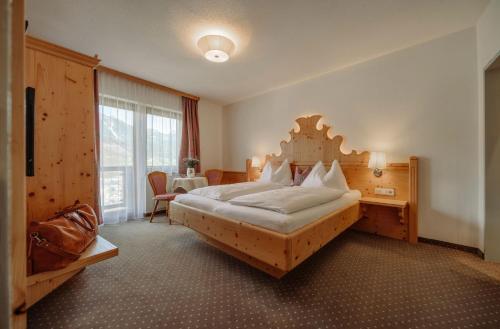 A bed or beds in a room at Rohrmooser Schlössl