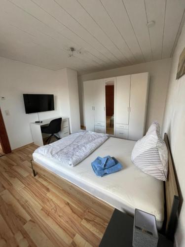 a bedroom with a bed and a tv on the wall at MR-Ferienwohnung - Wohnung Hönnersum in Harsum