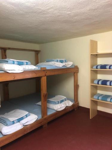 Ein Bett oder Betten in einem Zimmer der Unterkunft Refugi Cap del Rec