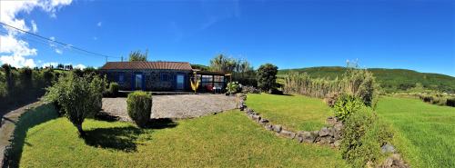 a house on top of a hill with a yard at Casa Vista Fantástica in Pedro Miguel