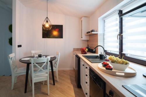 Η κουζίνα ή μικρή κουζίνα στο Apartament Z widokiem na las
