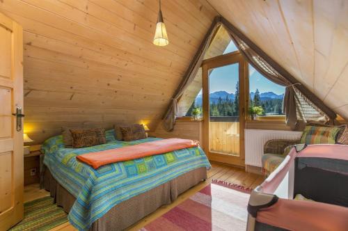 a bedroom with a bed in a log cabin at Tajgołka in Murzasichle