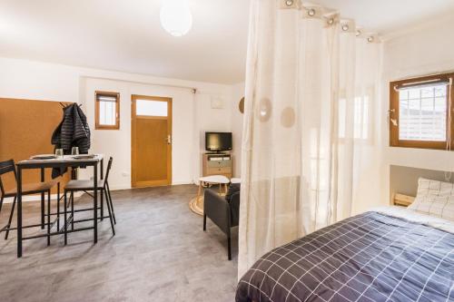 a bedroom with a bed and a table and a desk at Studio Hyères Médiéval in Hyères