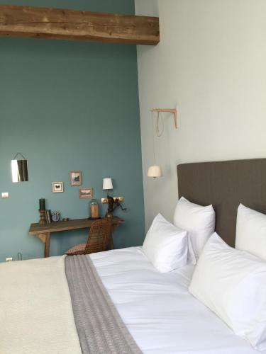 a bedroom with two beds with white pillows at Les Chambres de l'Imprimerie in Beaune