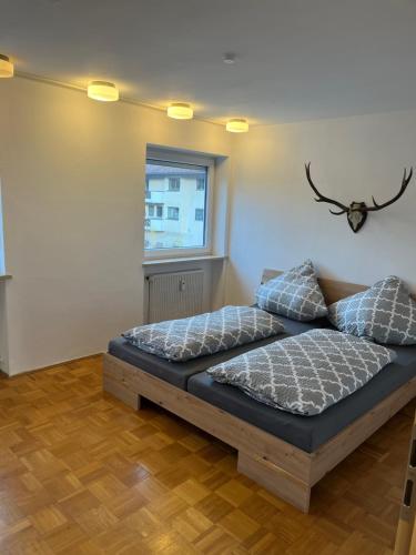 Postel nebo postele na pokoji v ubytování Bergblick Stadtmitte