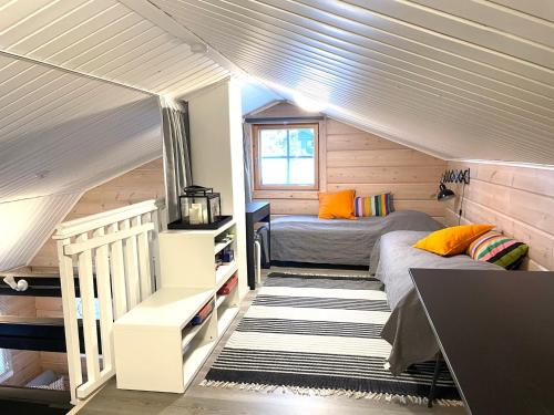 a bedroom with two beds in a attic at Vuosselin Kuura (2 mh + tilava parvi) in Kuusamo