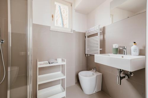 Ванна кімната в 5 stelle in centro con colazione inclusa e self check-in