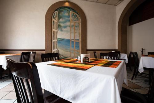 Restaurant ou autre lieu de restauration dans l'établissement Hotel Reforma Tuxpan